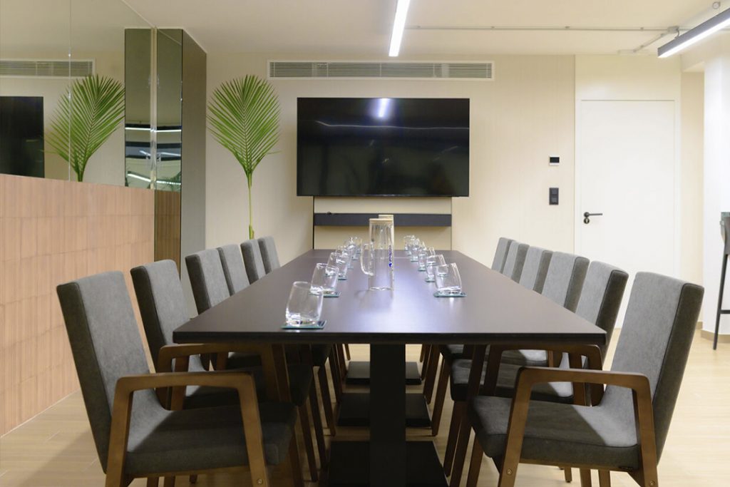 salón-ejecutivo-equipado